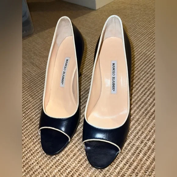 Manolo Blahnik Navy Heels with White Piping - Picture 1 of 7